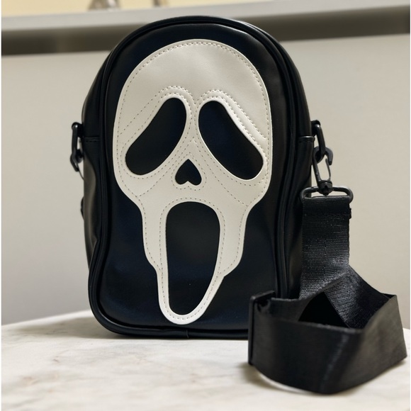 Ghost Face Scream Halloween Crossbody Bag - Picture 5 of 5